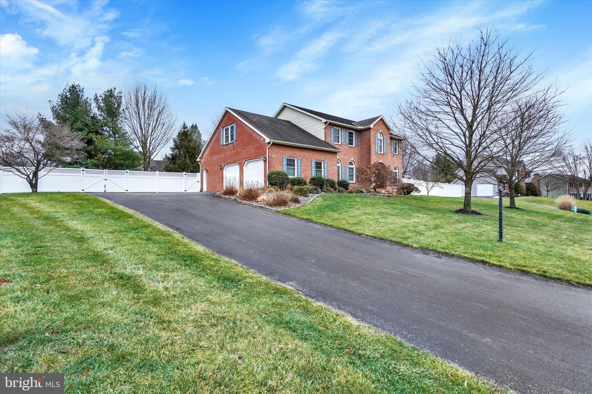 COUNTRY CLUB VIEW - Residential