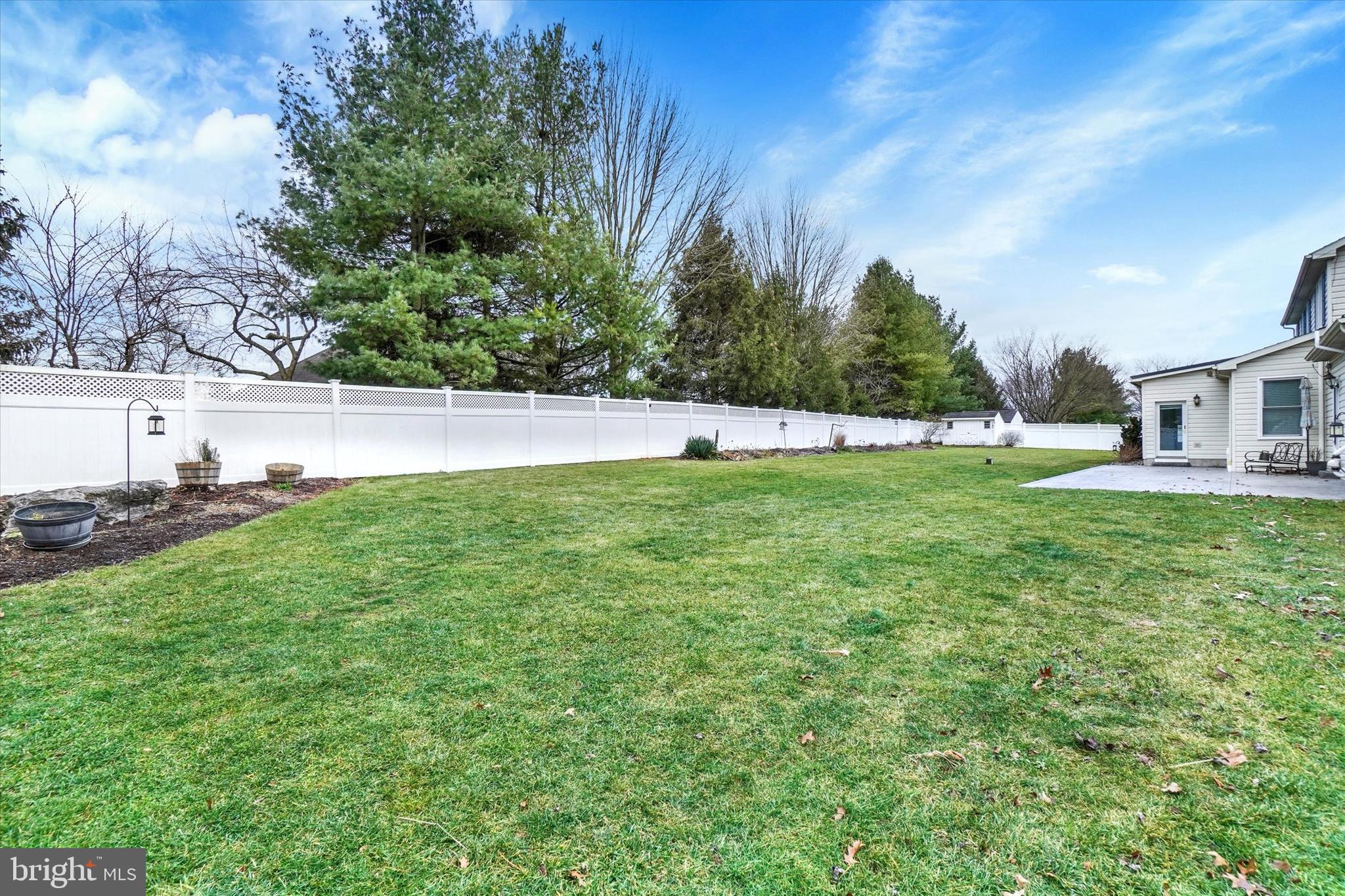 COUNTRY CLUB VIEW - Residential