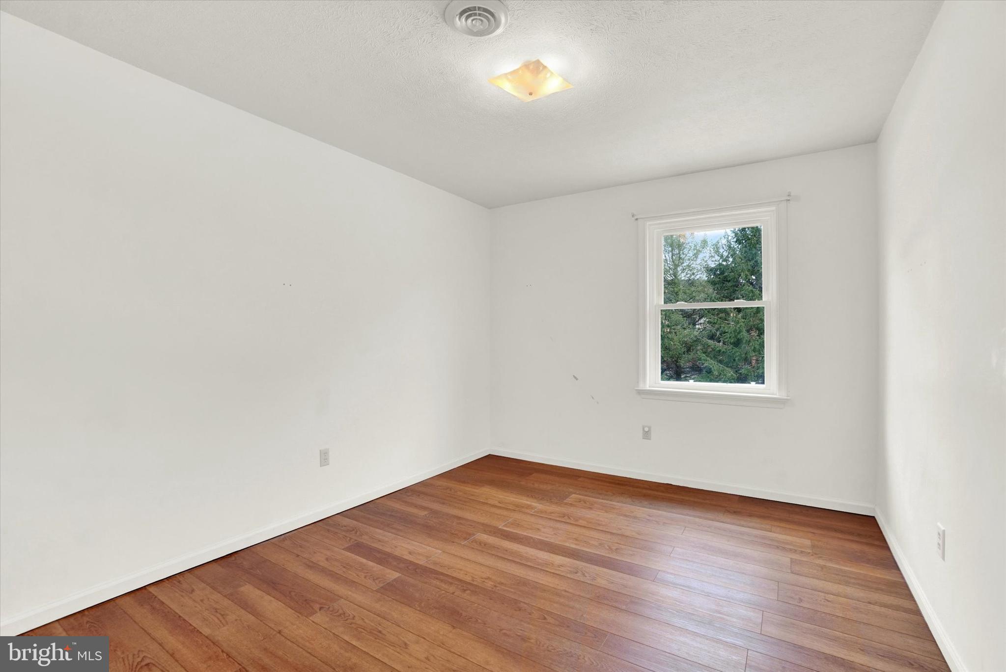 COUNTRY CLUB VIEW - Residential