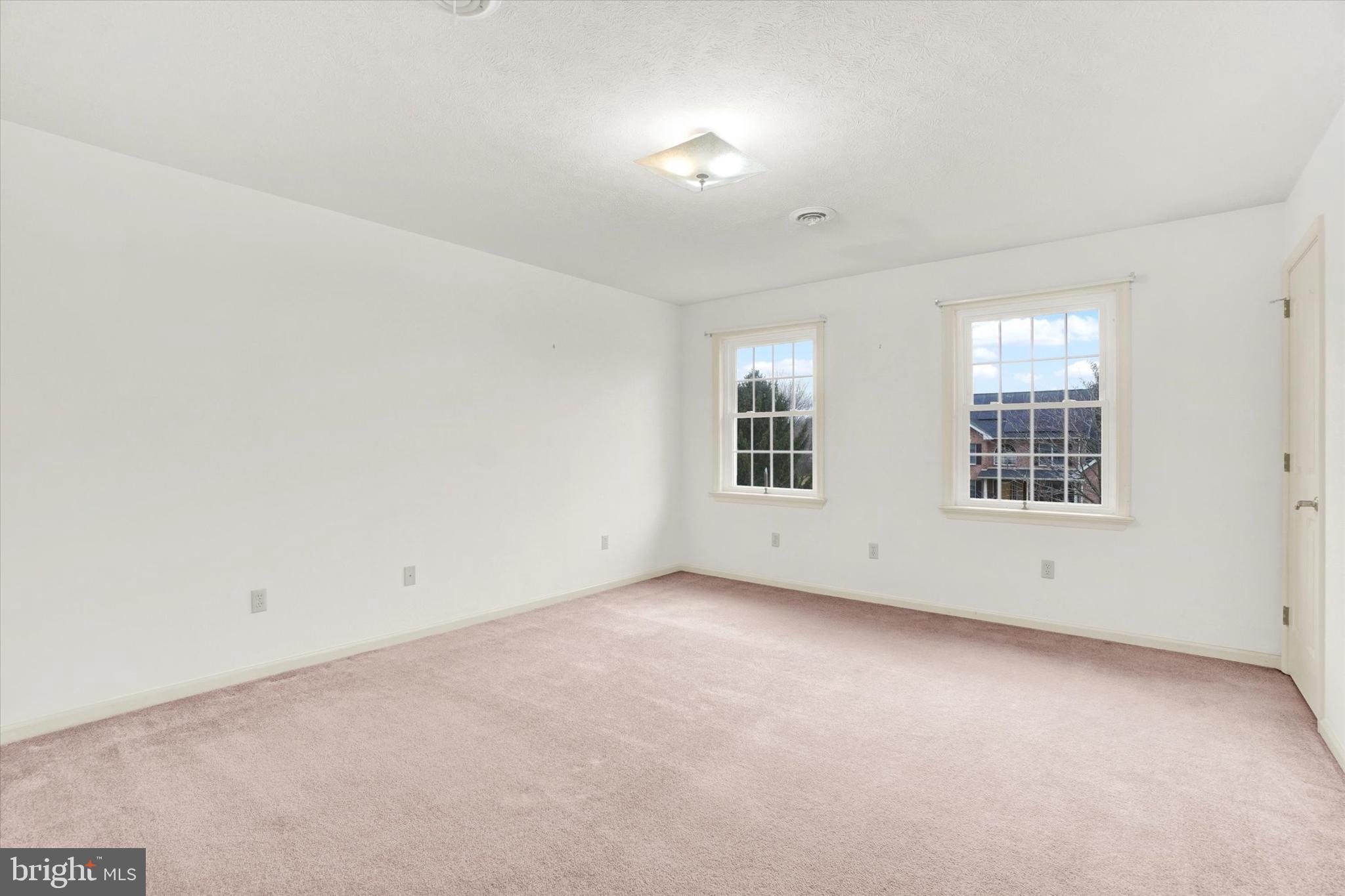 COUNTRY CLUB VIEW - Residential