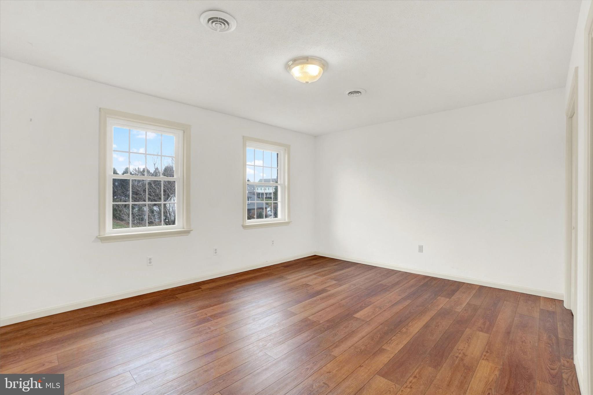 COUNTRY CLUB VIEW - Residential