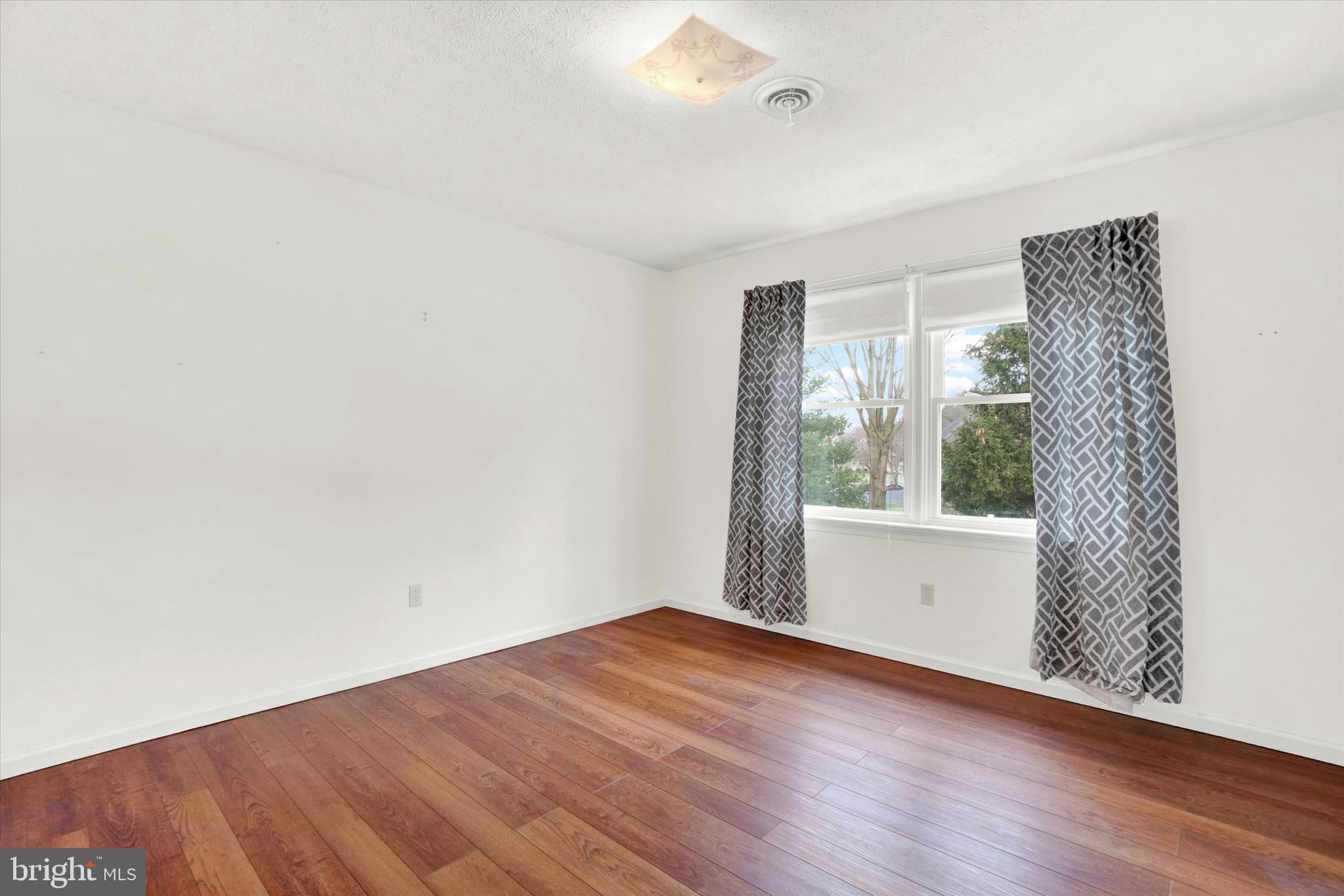 COUNTRY CLUB VIEW - Residential