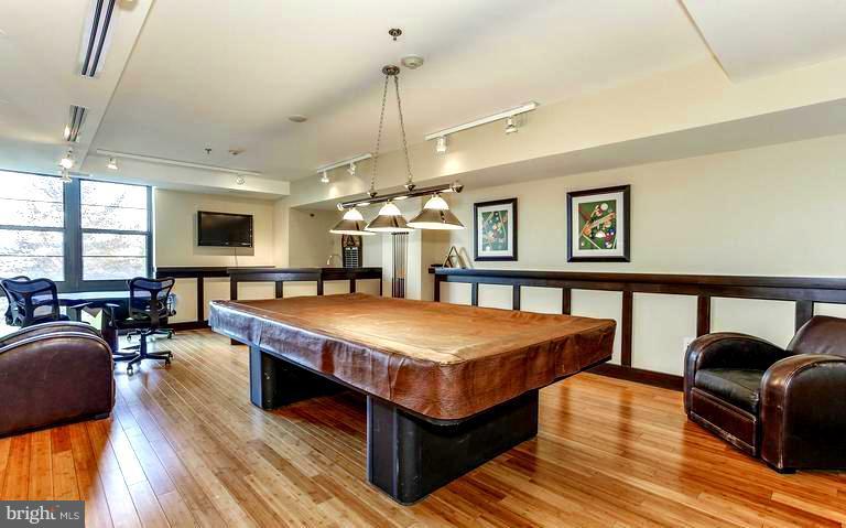 PARAMOUNT - Residential