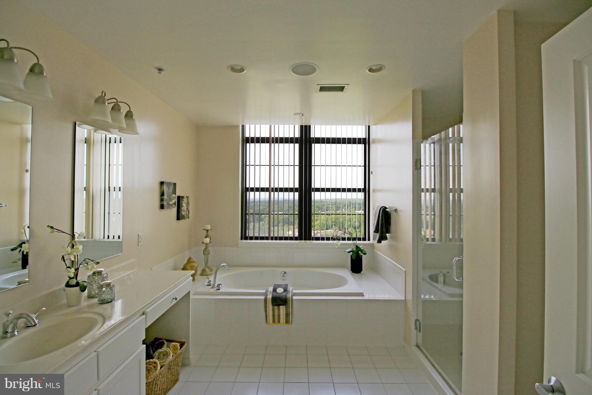 PARAMOUNT - Residential