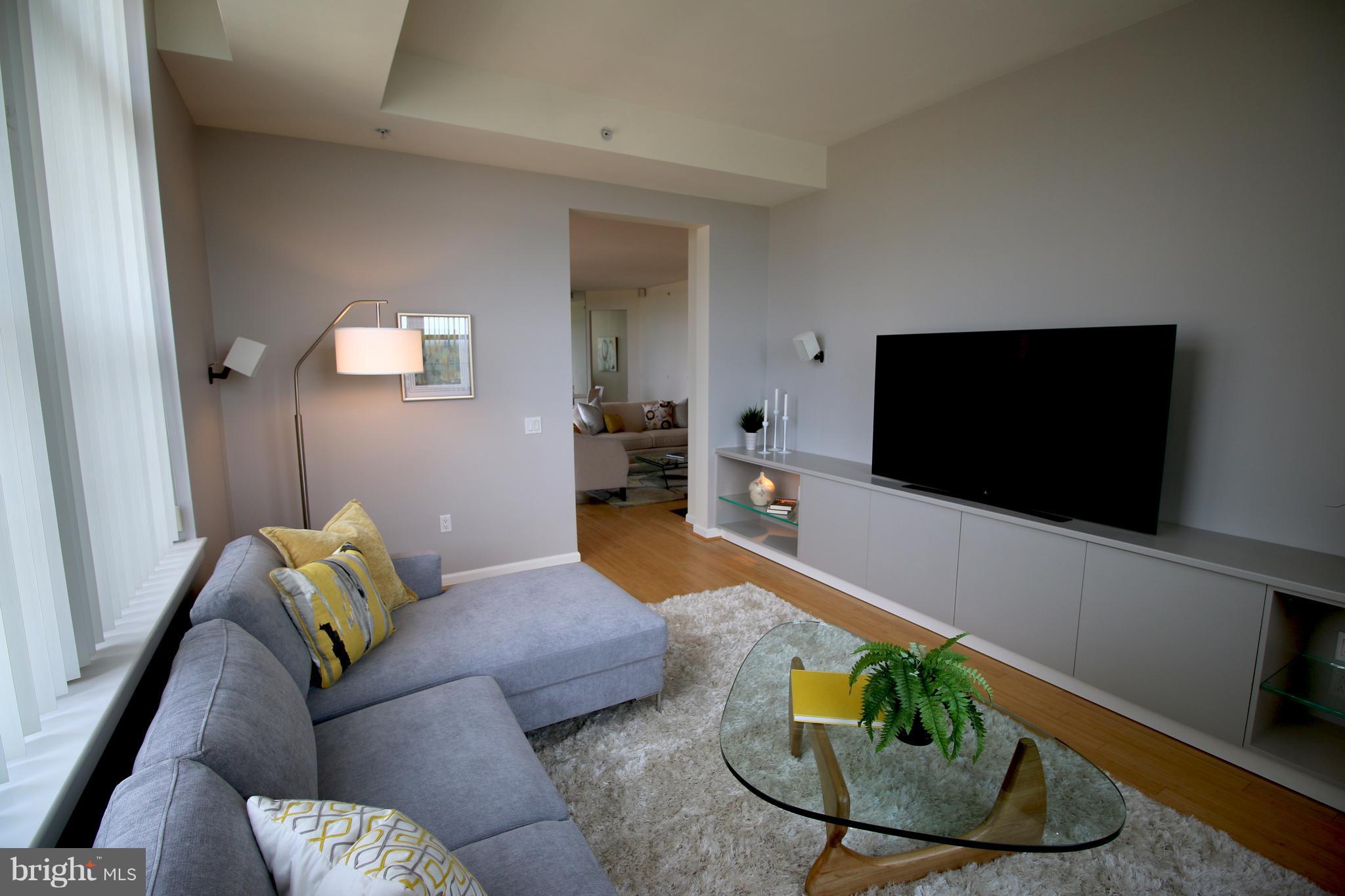 PARAMOUNT - Residential