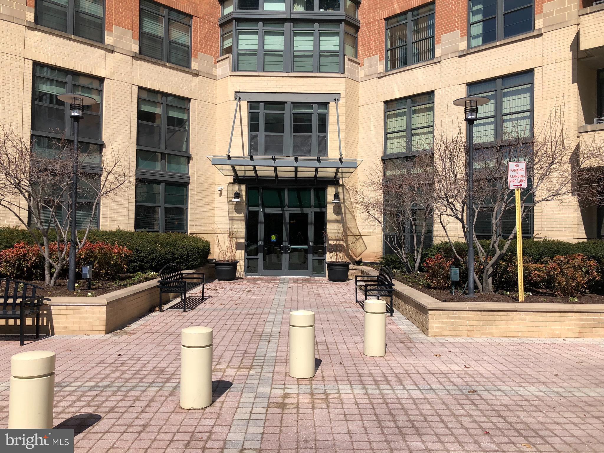 PARAMOUNT - Residential