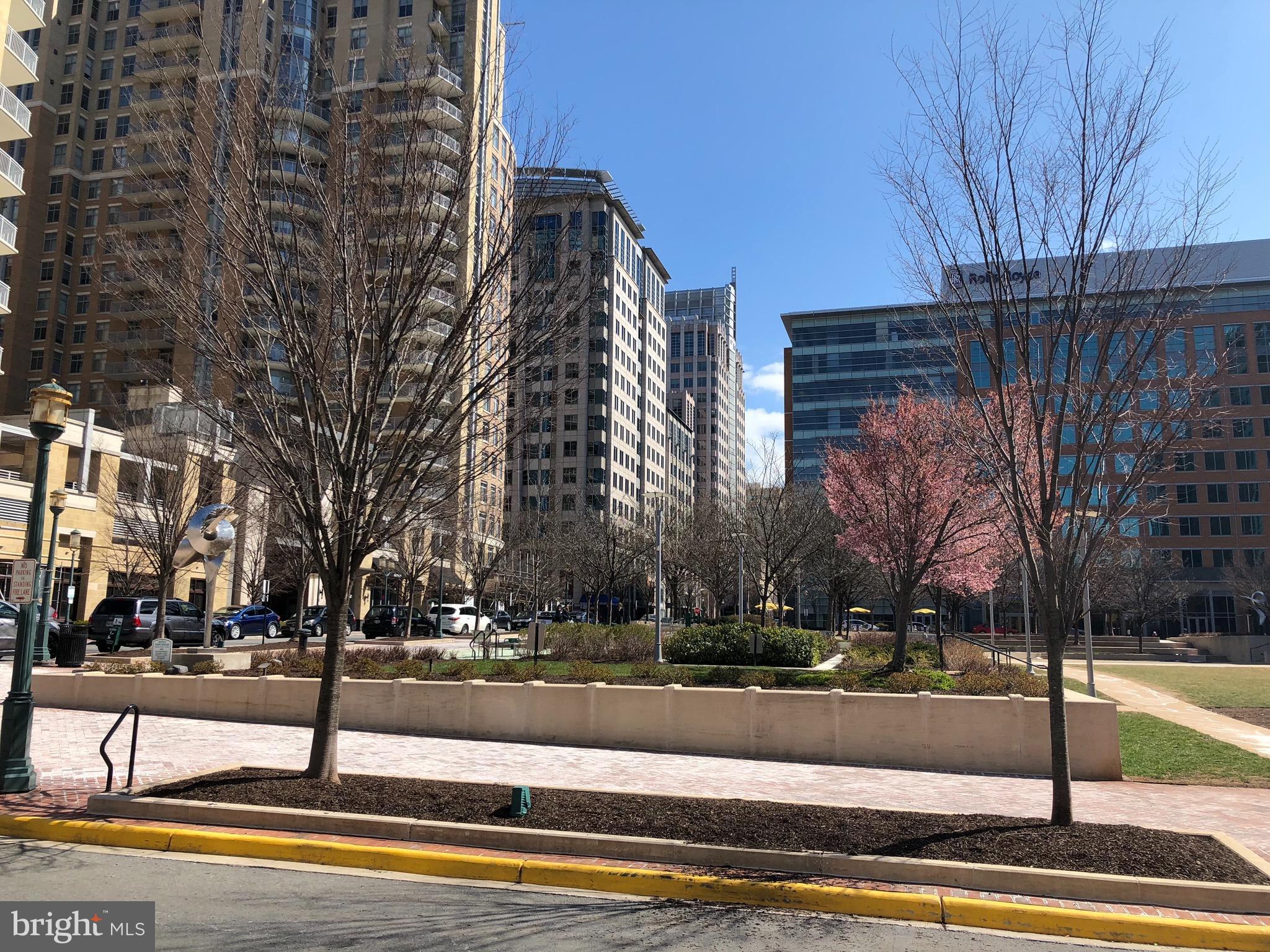 PARAMOUNT - Residential