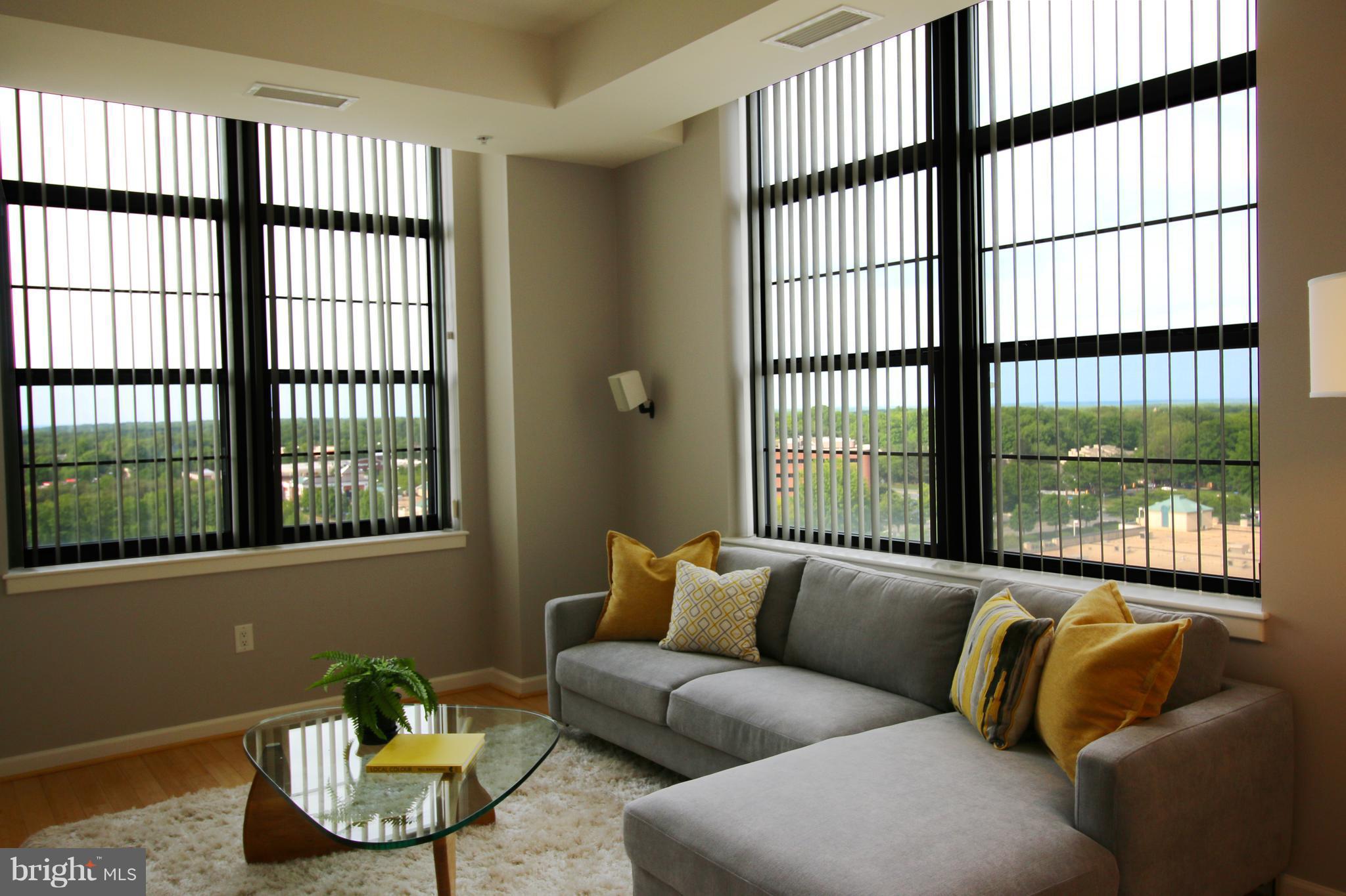 PARAMOUNT - Residential