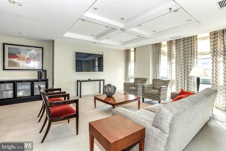 PARAMOUNT - Residential