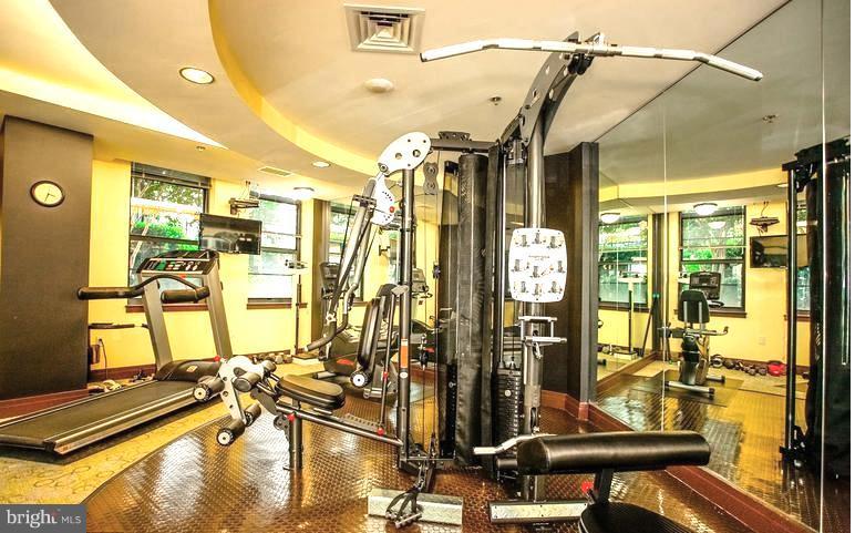 PARAMOUNT - Residential