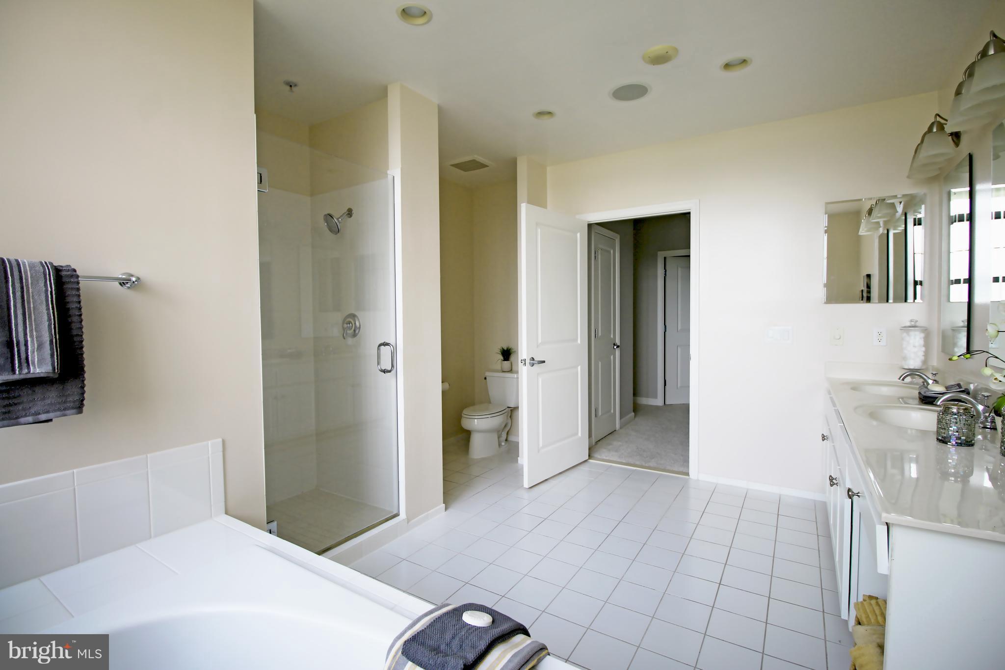 PARAMOUNT - Residential