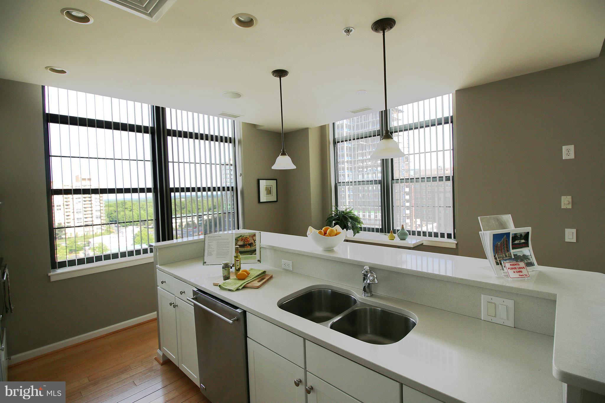 PARAMOUNT - Residential