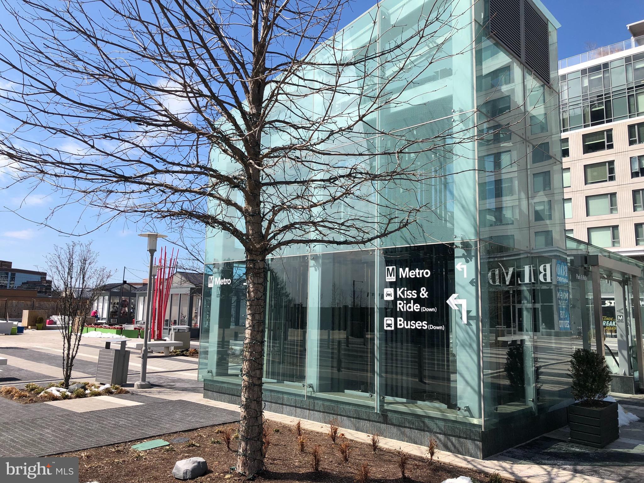 PARAMOUNT - Residential