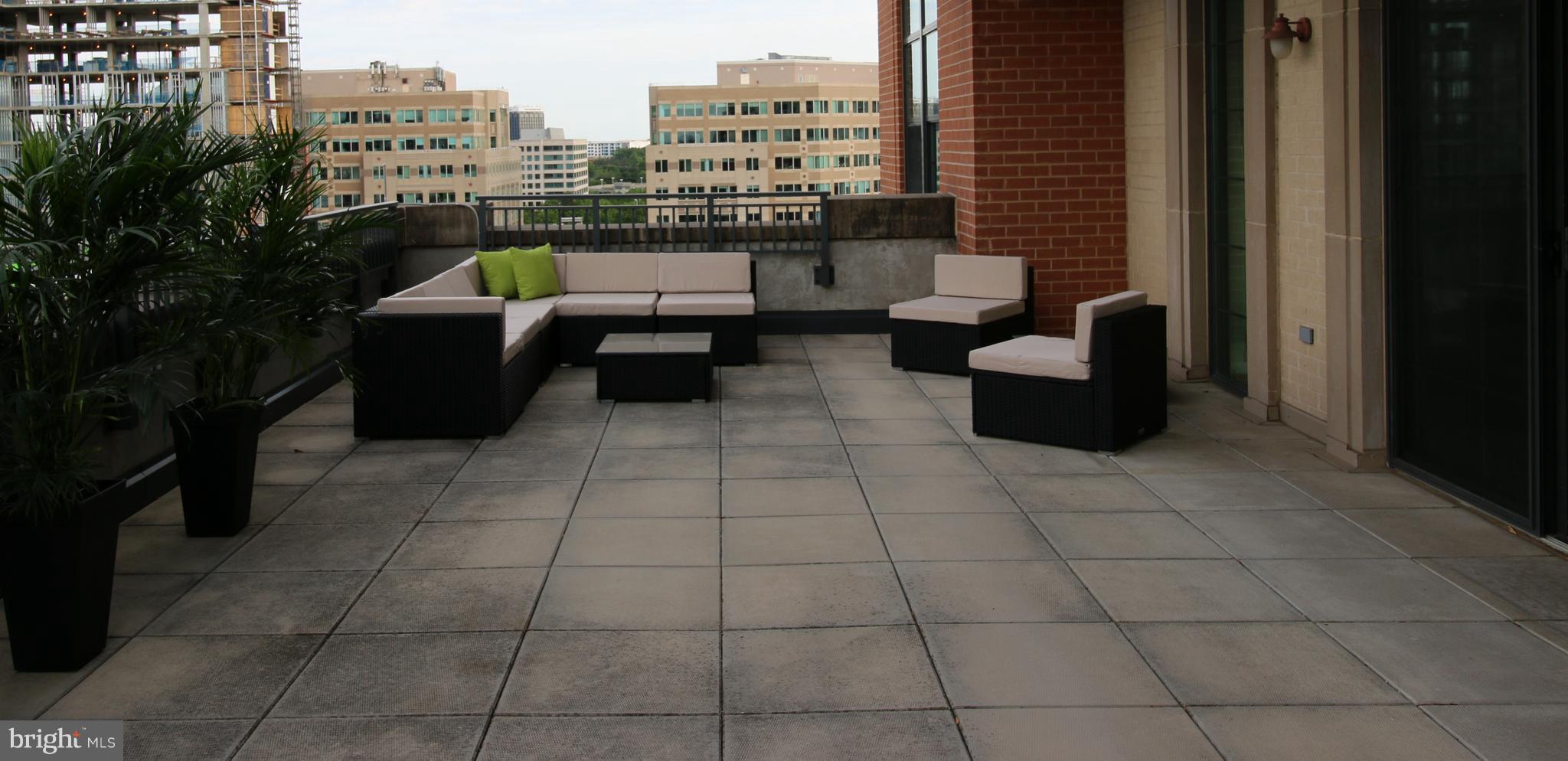 PARAMOUNT - Residential