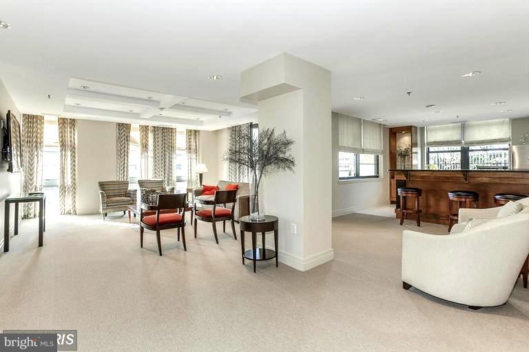 PARAMOUNT - Residential