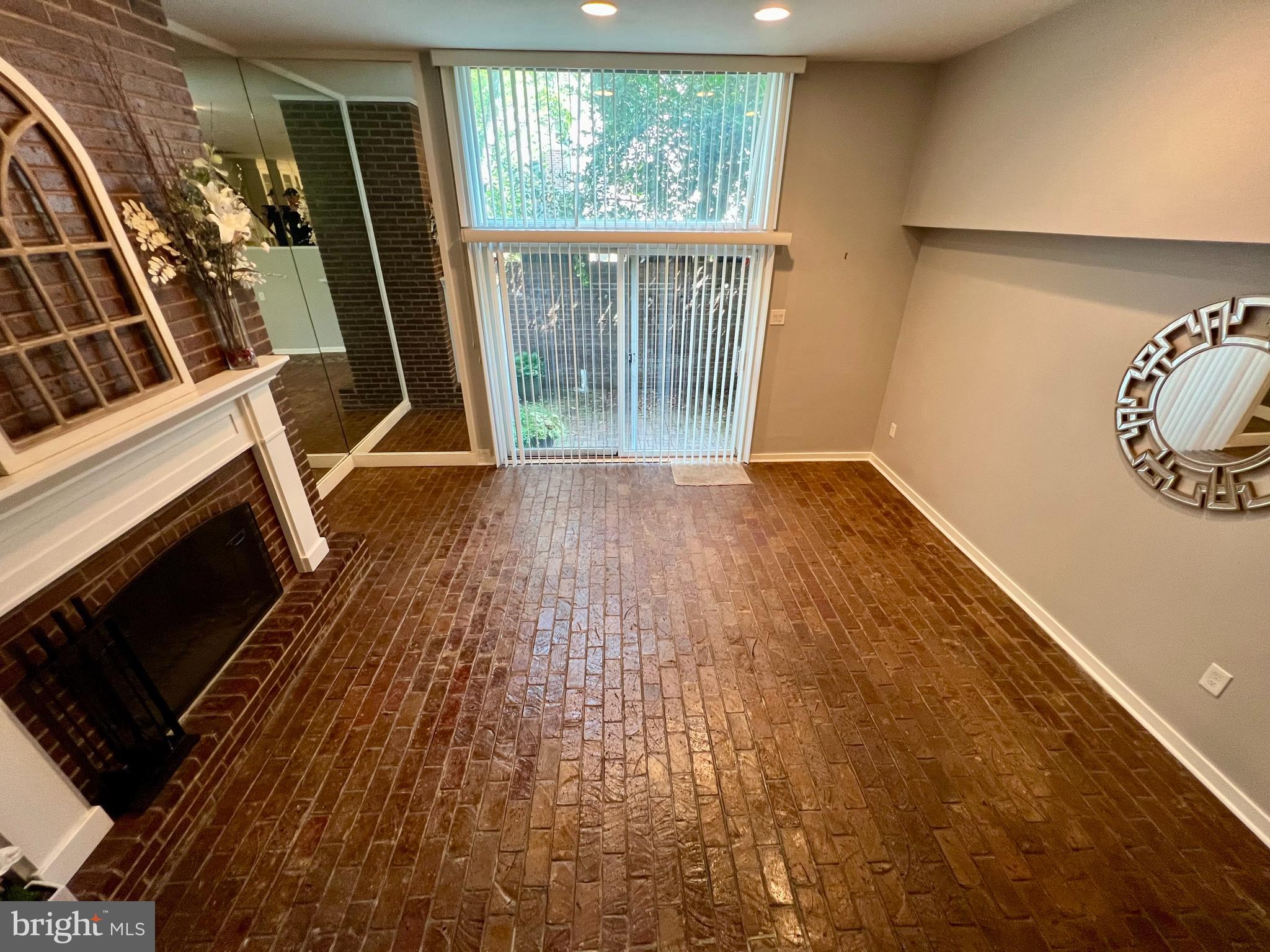 SOCIETY HILL - Residential Lease