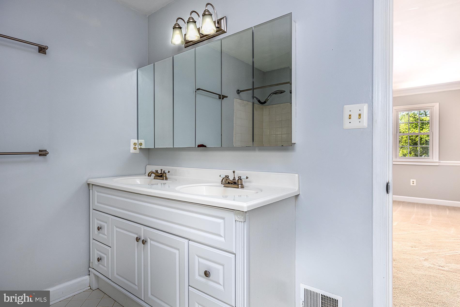 SOLTAS MANOR - Residential