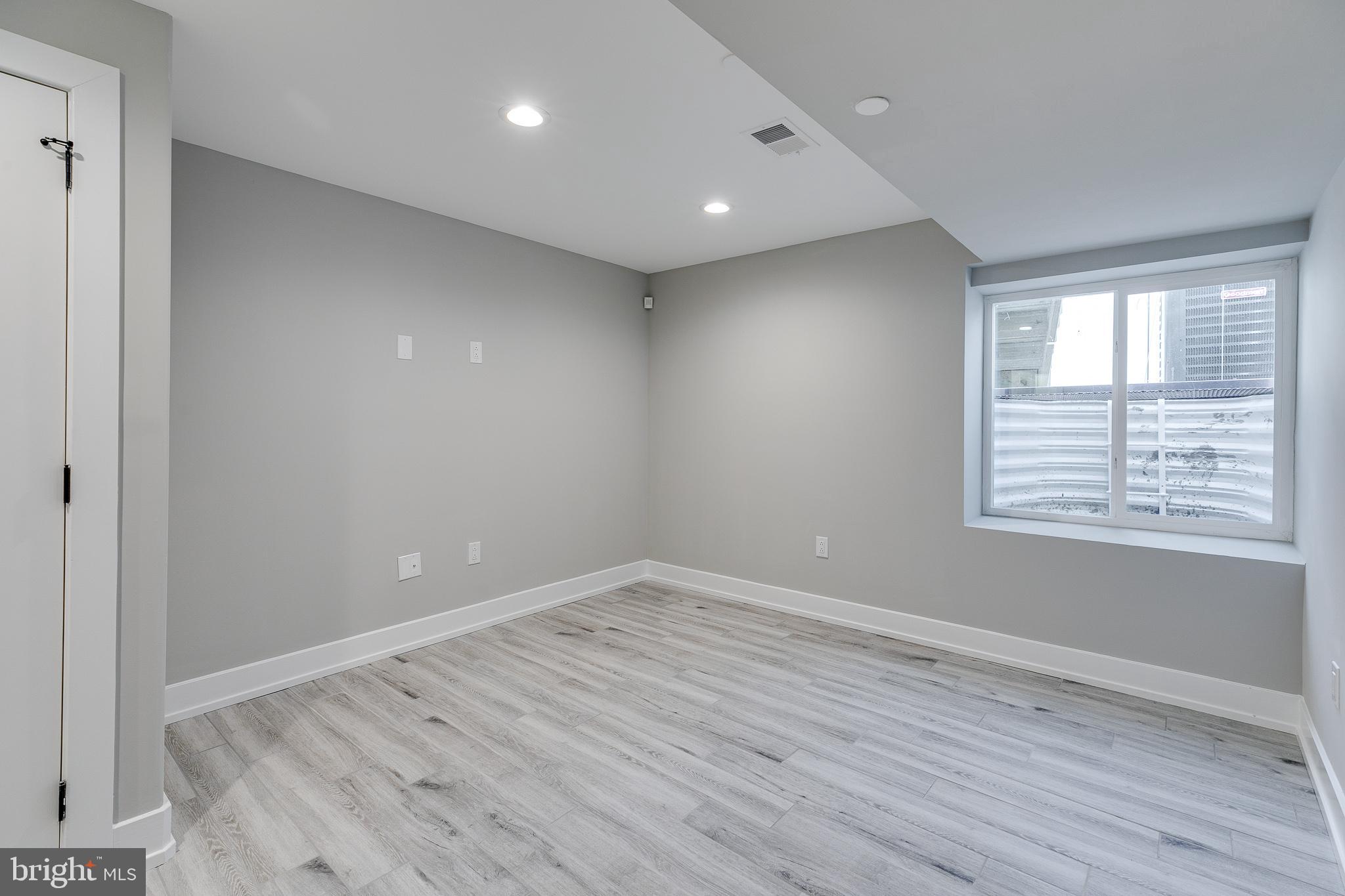 LOWER MOYAMENSING - Residential