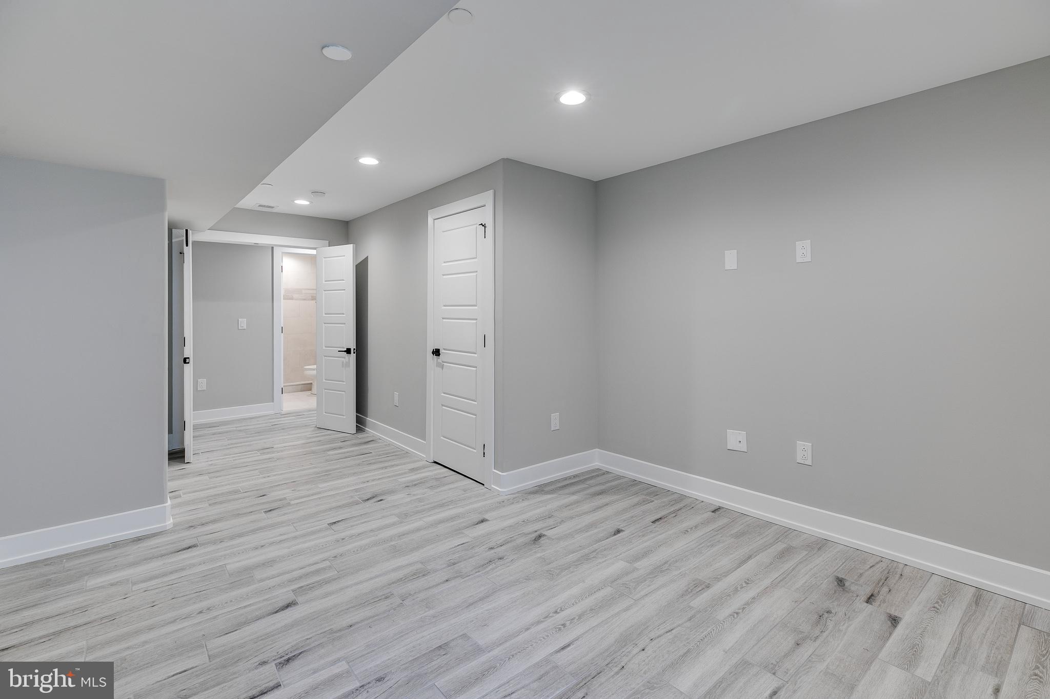 LOWER MOYAMENSING - Residential