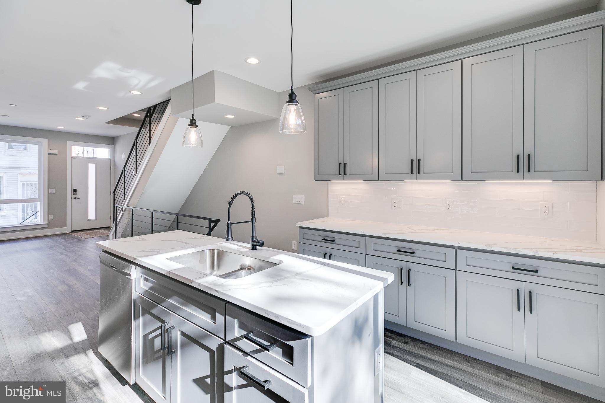 LOWER MOYAMENSING - Residential