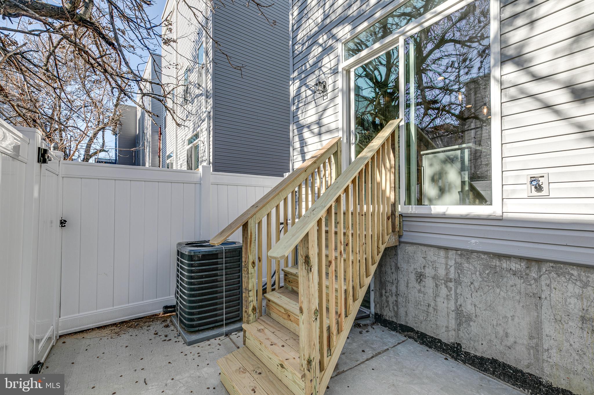 LOWER MOYAMENSING - Residential