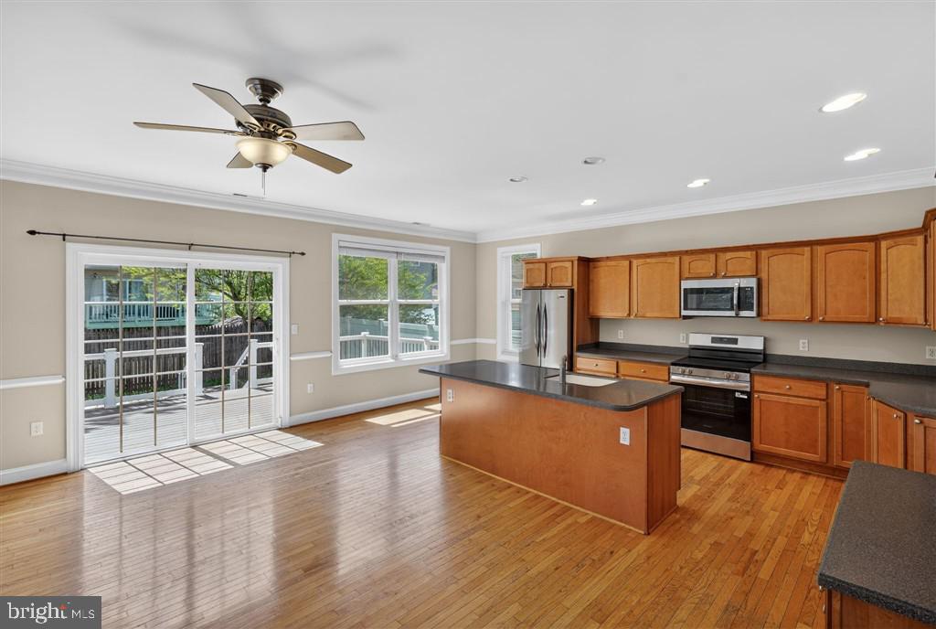 WOODLAND BEACH - Residential