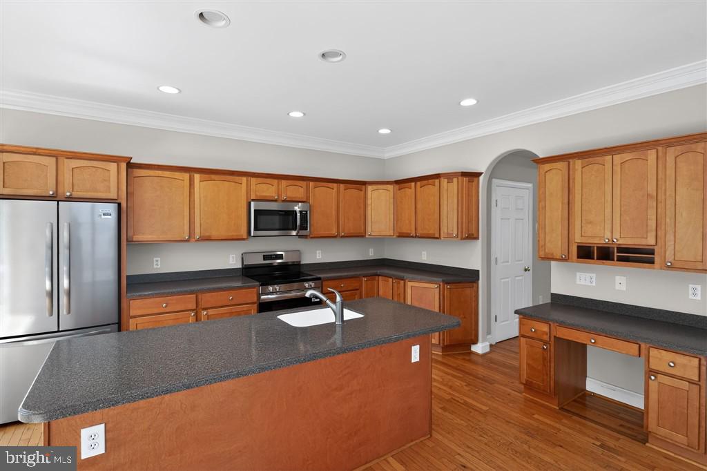 WOODLAND BEACH - Residential