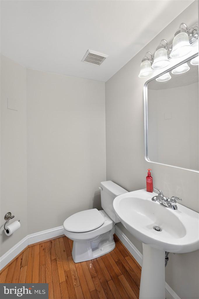 WOODLAND BEACH - Residential