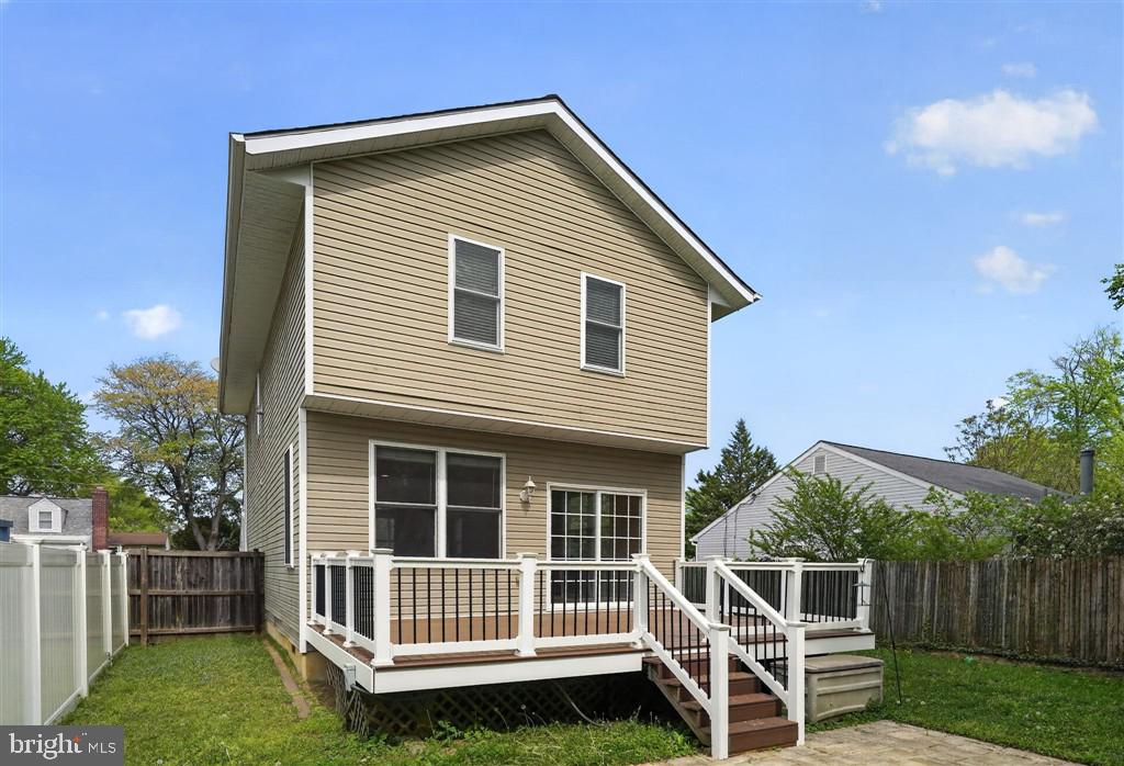 WOODLAND BEACH - Residential