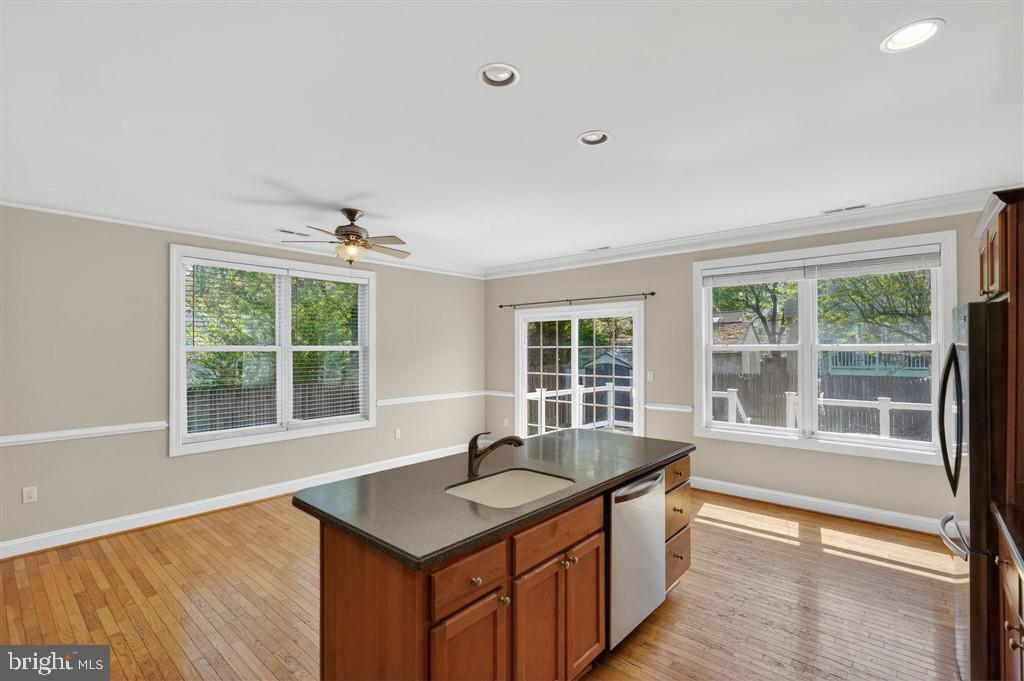 WOODLAND BEACH - Residential