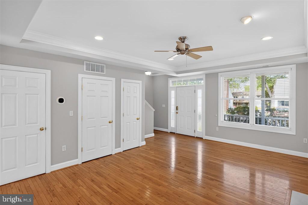 WOODLAND BEACH - Residential