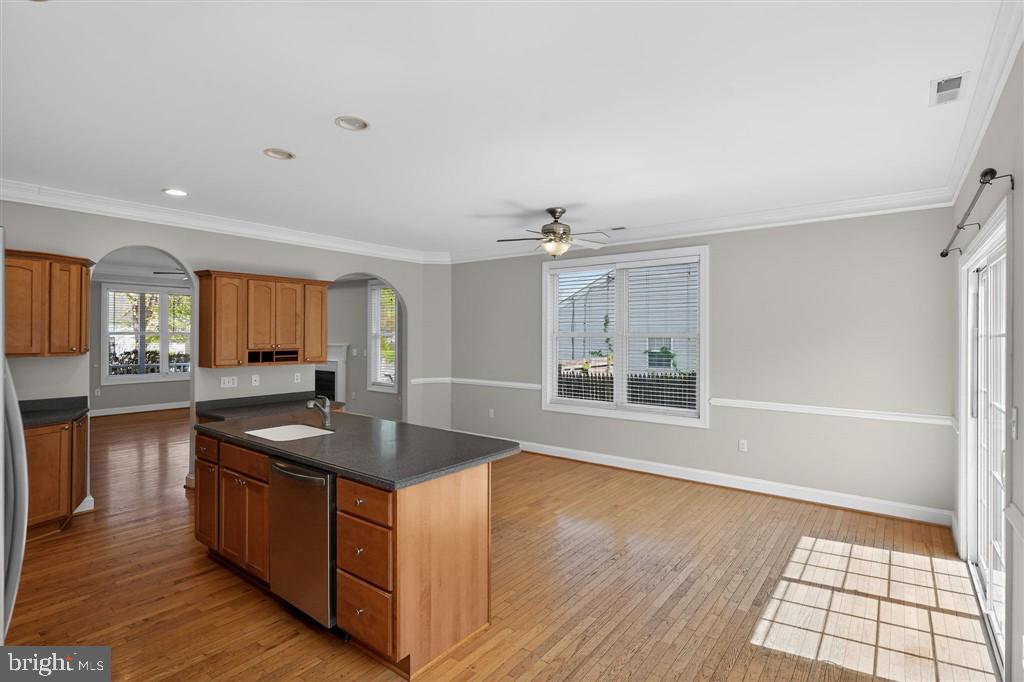 WOODLAND BEACH - Residential