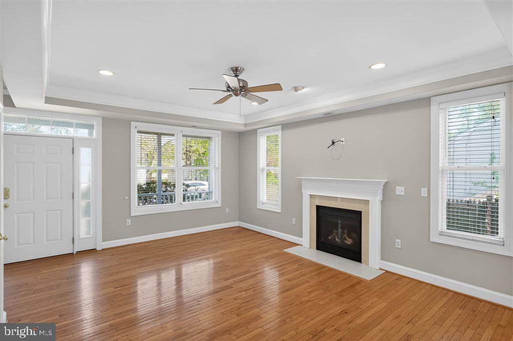 WOODLAND BEACH - Residential