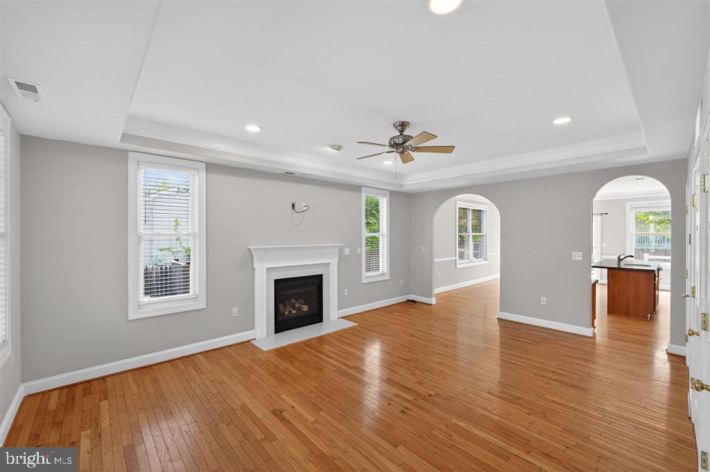 WOODLAND BEACH - Residential