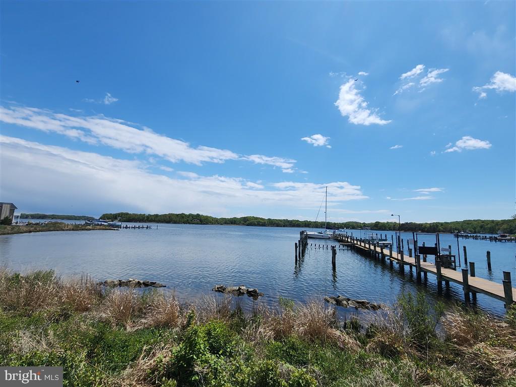 WOODLAND BEACH - Residential