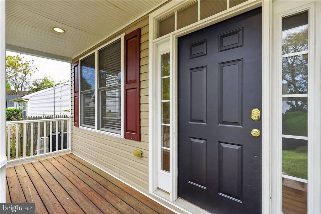 WOODLAND BEACH - Residential