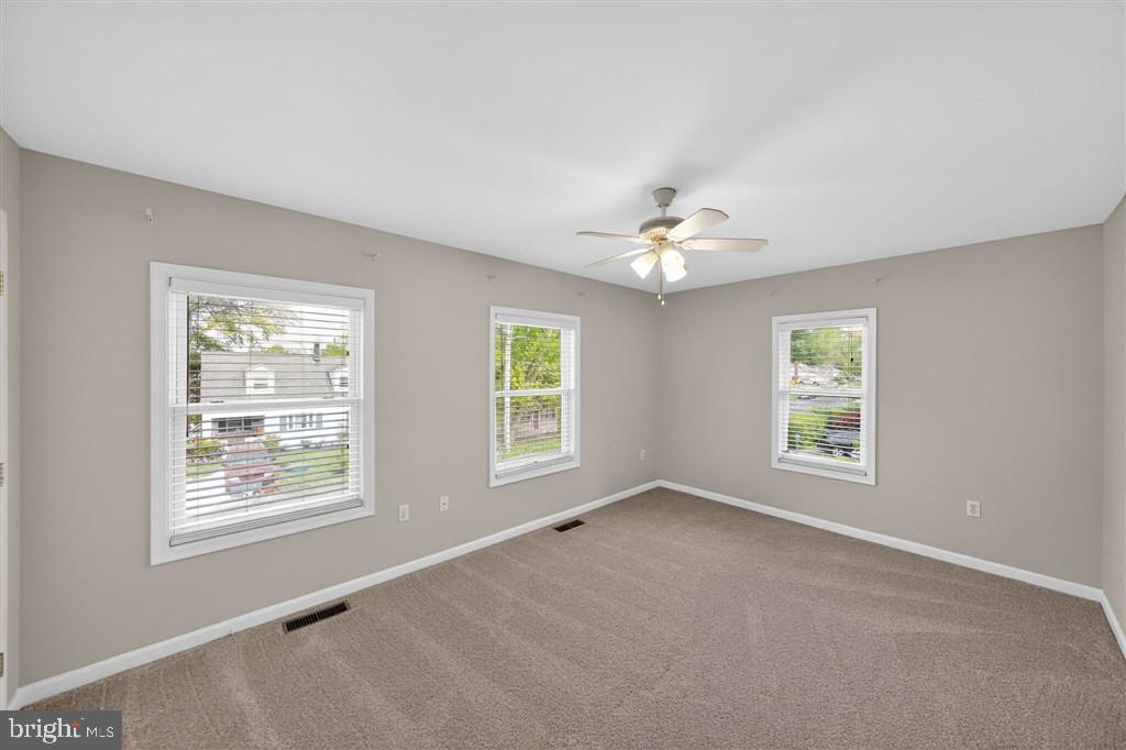 WOODLAND BEACH - Residential