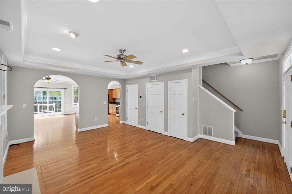 WOODLAND BEACH - Residential