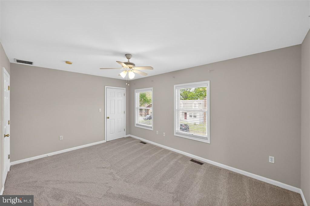 WOODLAND BEACH - Residential