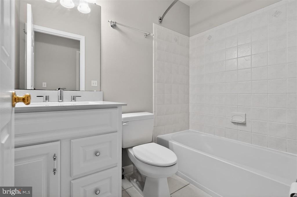 WOODLAND BEACH - Residential