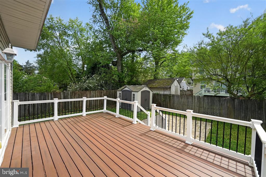 WOODLAND BEACH - Residential