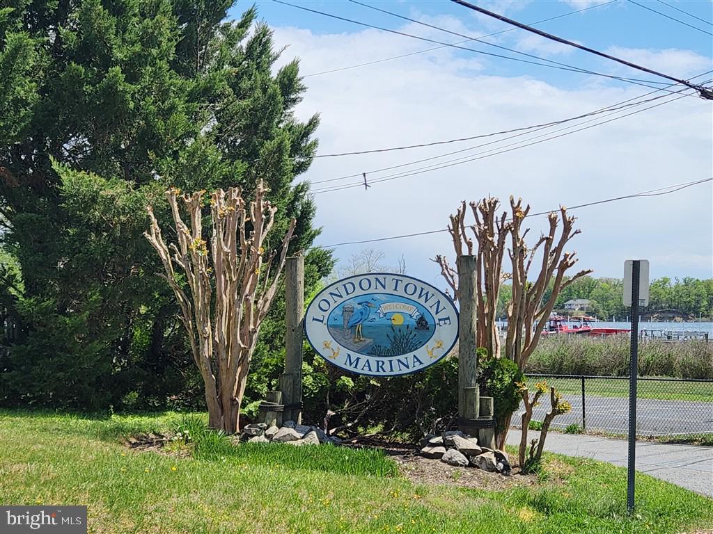 WOODLAND BEACH - Residential