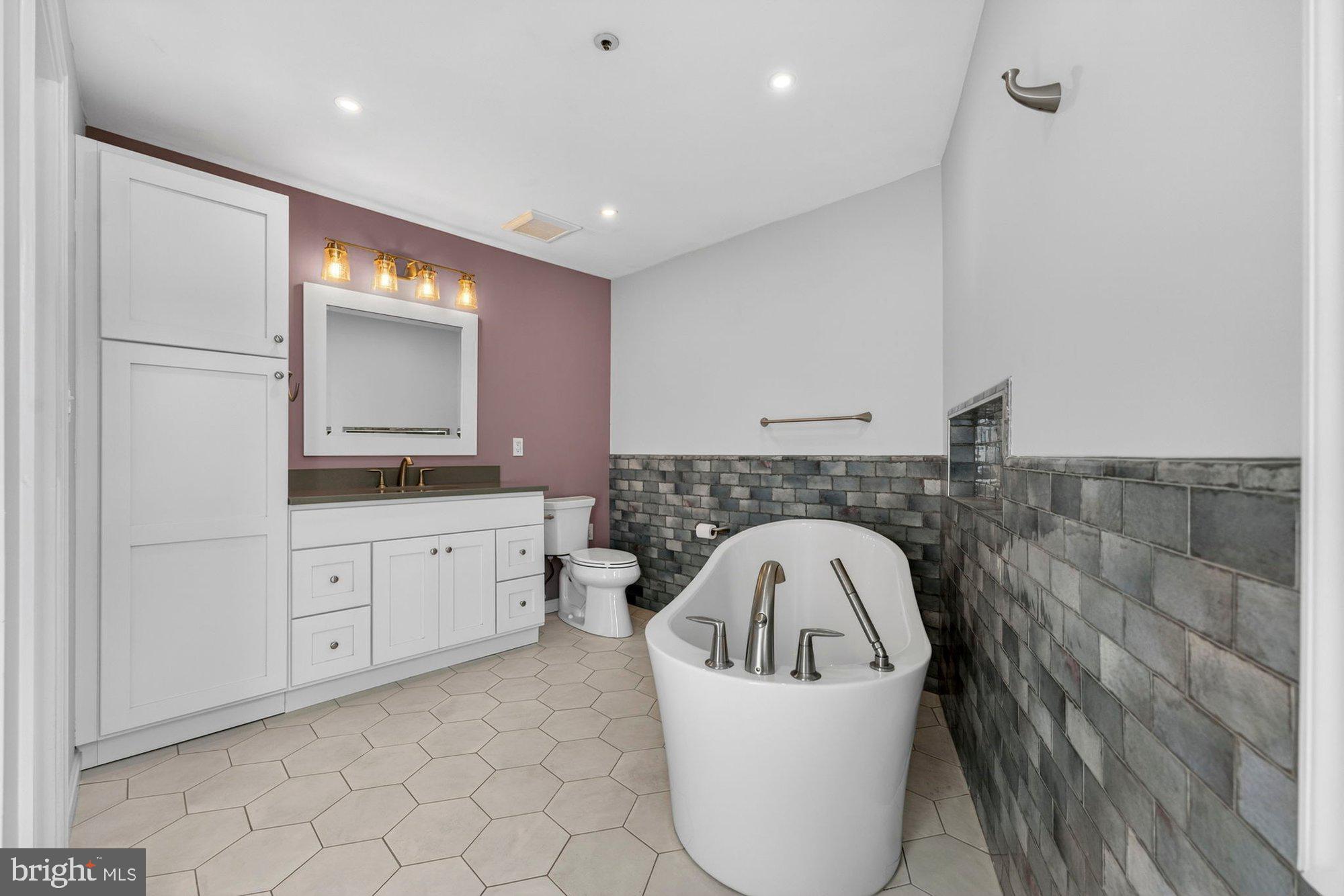 AYR HILL STATION - Residential