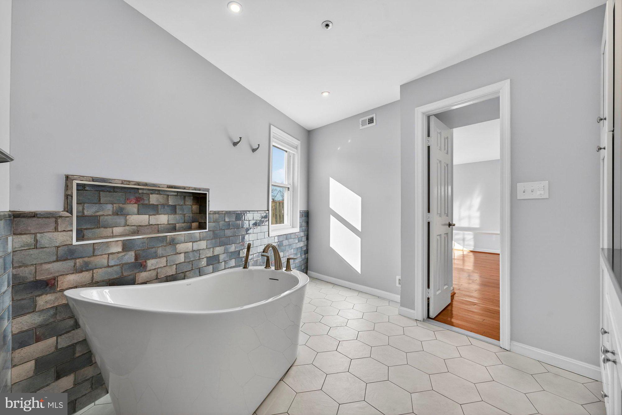 AYR HILL STATION - Residential