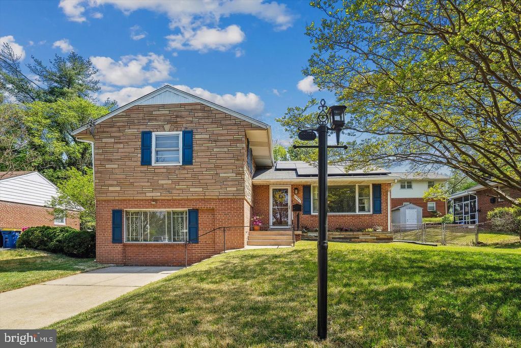 Photo of 5907 85th Ave, NEW CARROLLTON, MD 20784 (MLS # MDPG2177114)