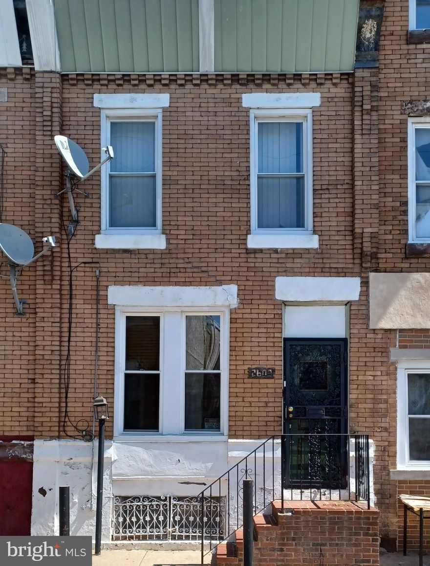 Excellent Opportunity Investors,  First Time Home Buyers, living room, dining room, kitchen;  ceramic, vinyl  and carpet flooring throughout; 3 bedrooms, 1 bath with shower; Rear fenced backyard; full basement for storage.   Property located near SEPTA stops and easy to commute to center city.  TLC selling in "As is Condition"  Great  Value!