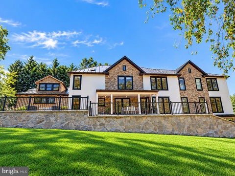 Homes For Sale - 6340 Old Dominion Drive<br/> MCLEAN, VA 22101