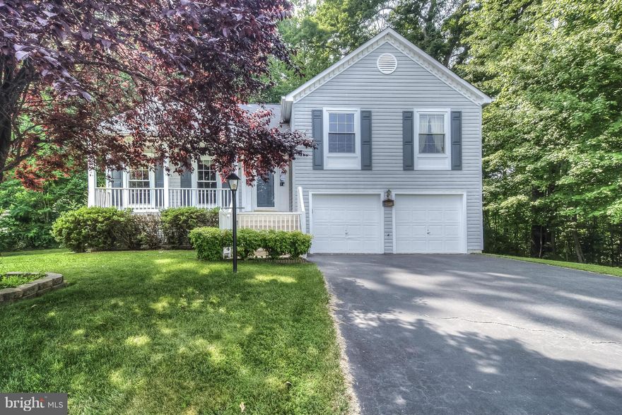 Fantastic SF home in Stonebridge at Widewater. Home nestled on over a half acre of land sitting privately on a cul-de-sac. Beautiful front porch. 2 car garage. 3 level home with 4 bedrooms 3 full baths. Screened in porch situated on quiet wooded lot. Gas FP, newer WH and Heat pump. Large shed on property and ample storage in excavated crawl space in garage.Open kitchen to DR. Vinyl Windows (2008)