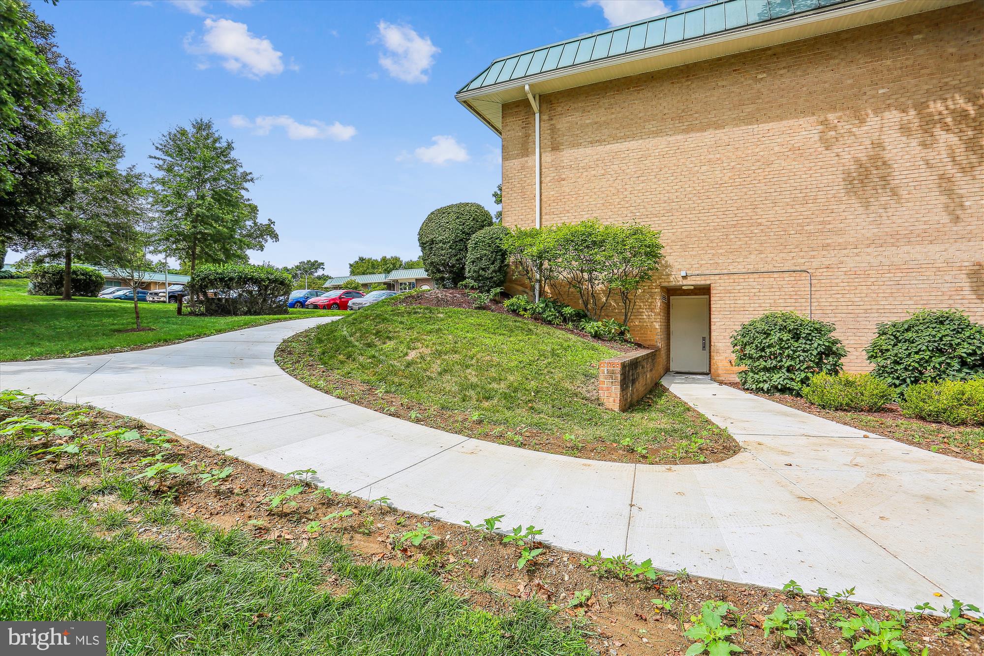 LEISURE WORLD - Residential