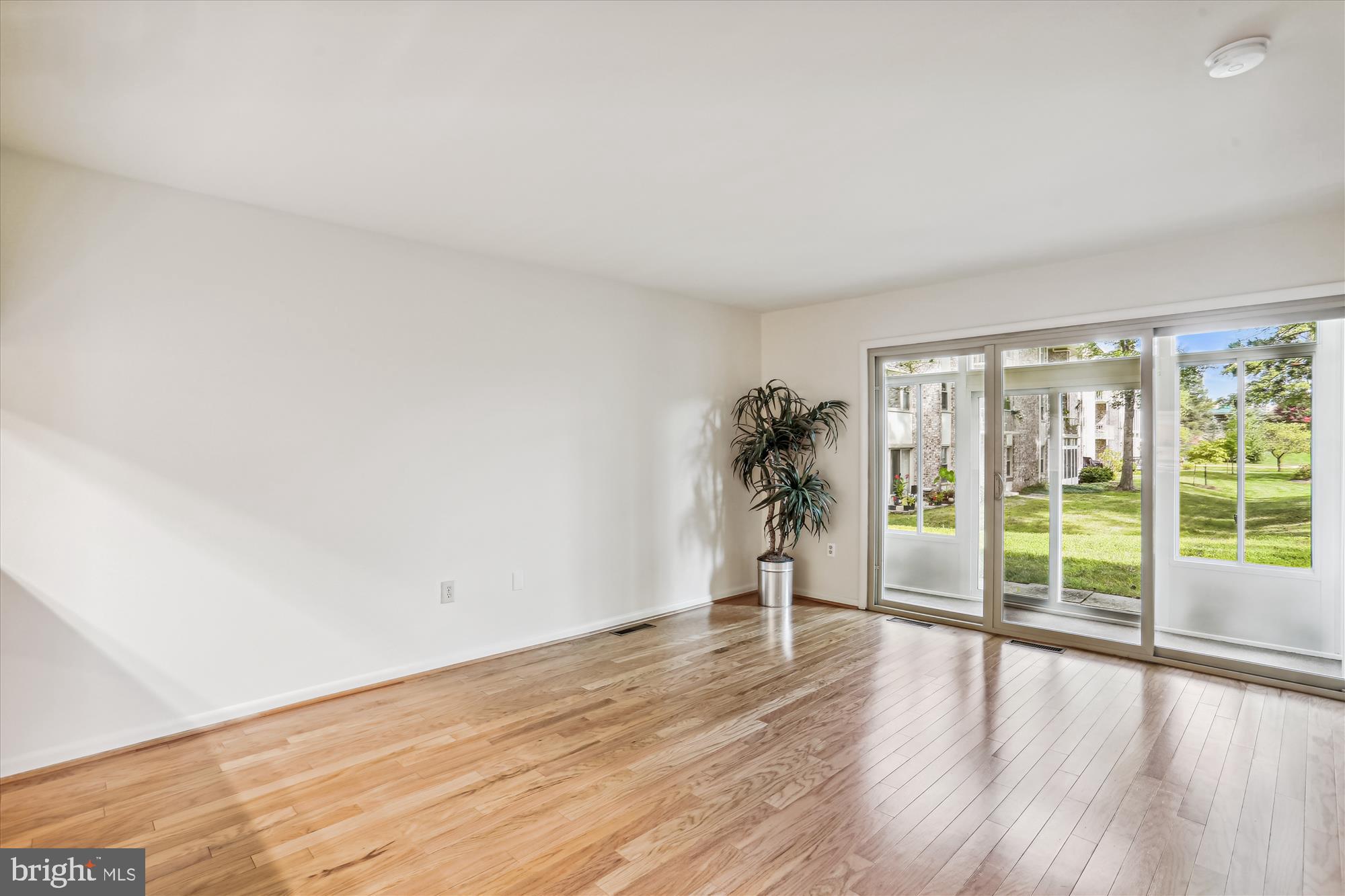 LEISURE WORLD - Residential